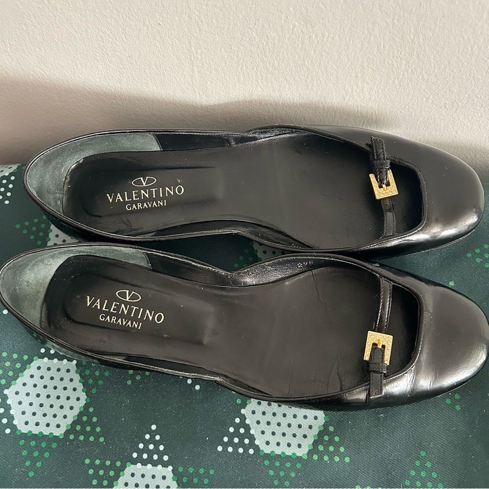 Valentino Garavani Womens Patent Leather Ballet Flats Size size 40,5 Black
